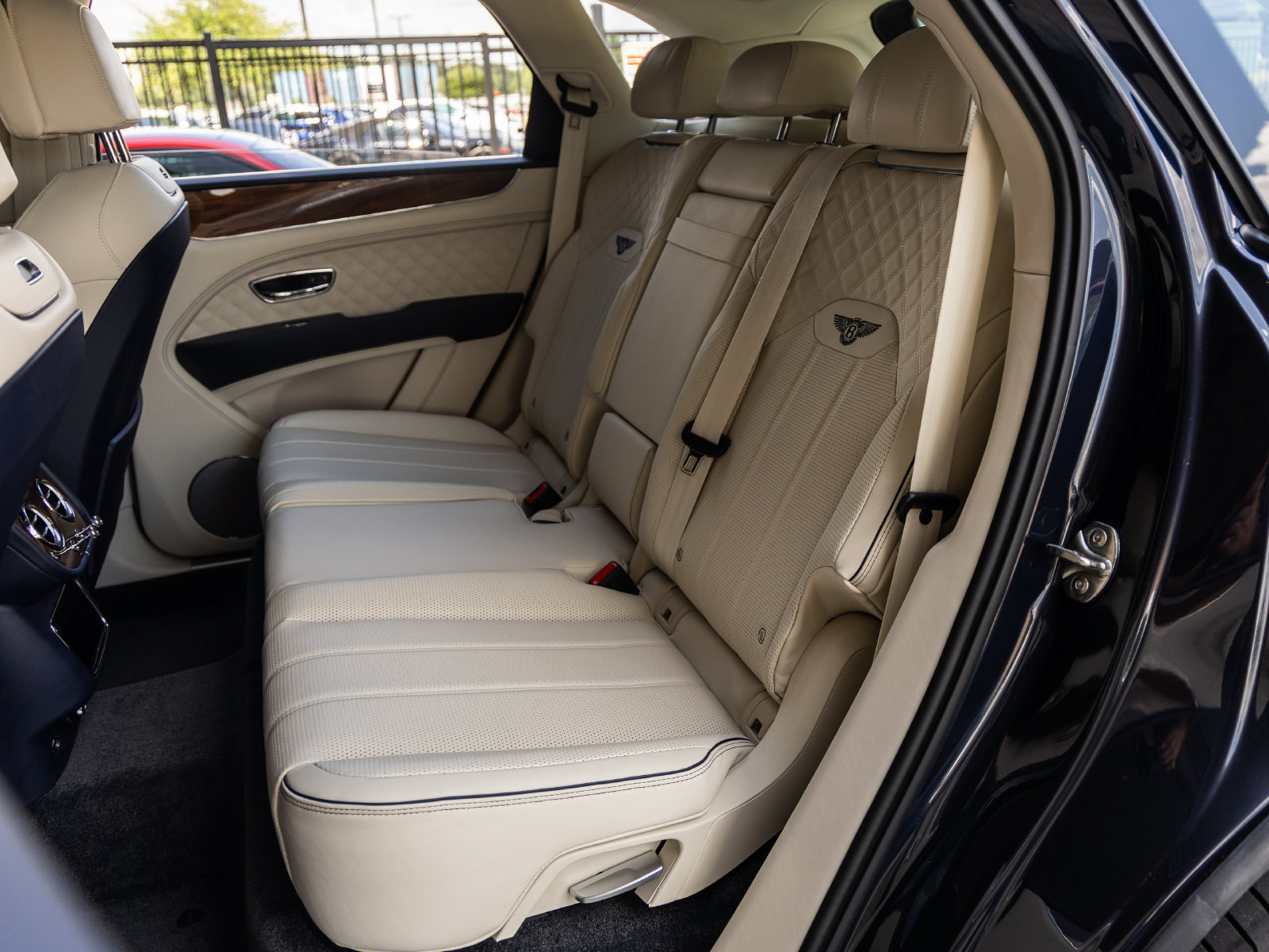 Used 2023 Bentley Bentayga AWD/4WD image 40