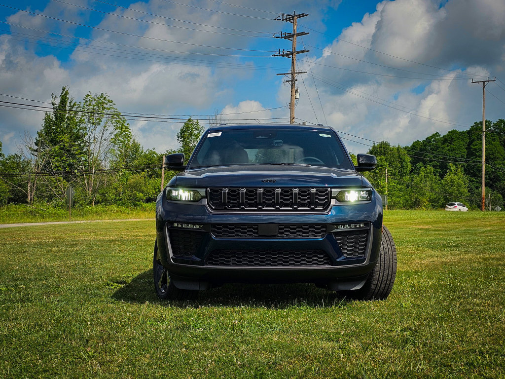 New 2026 Jeep Grand Cherokee Limited w/ Limited Altitude Package AWD/4WD image 8