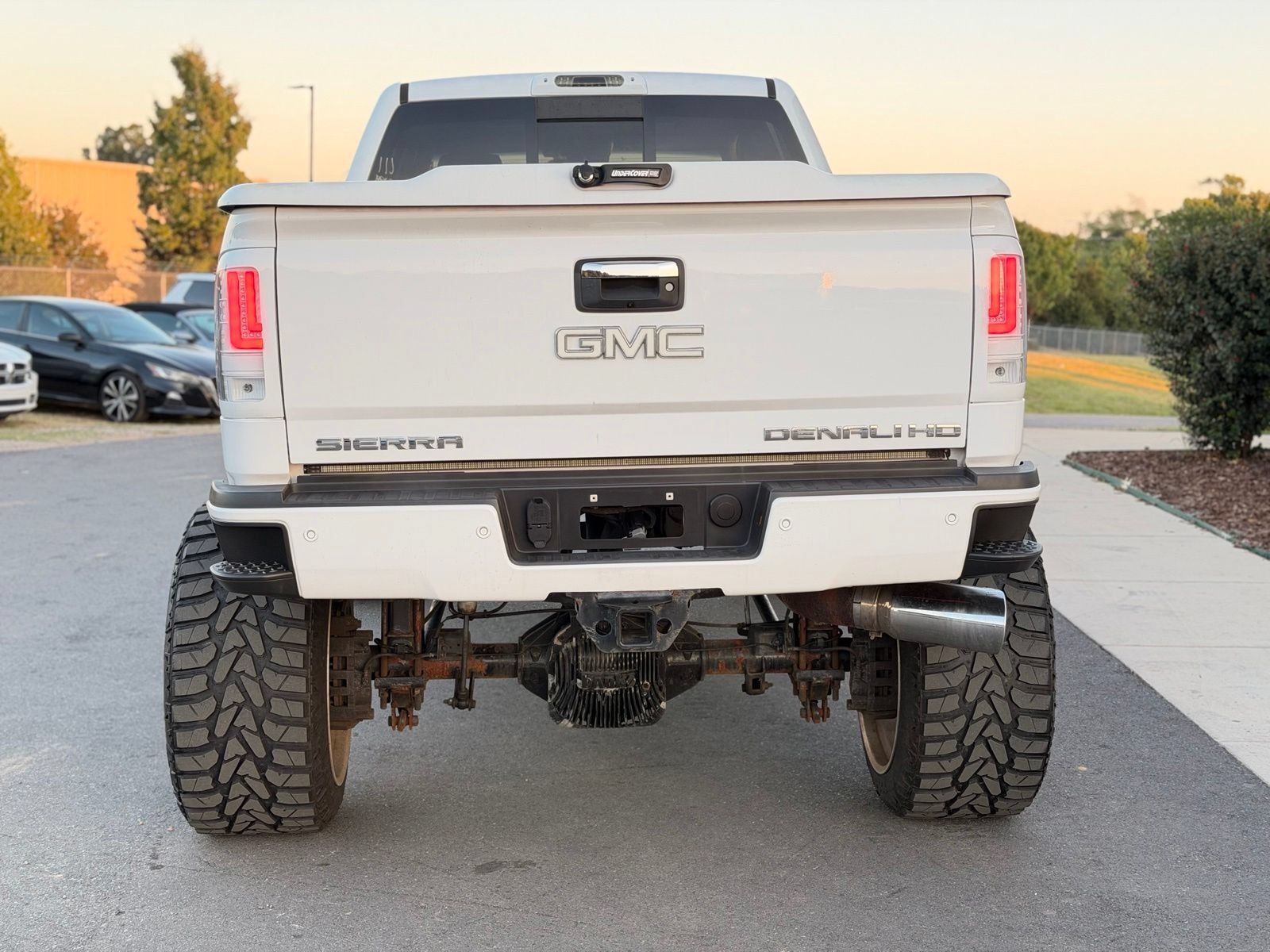 Used 2017 GMC Sierra 2500 Denali w/ Duramax Plus Package AWD/4WD image 9