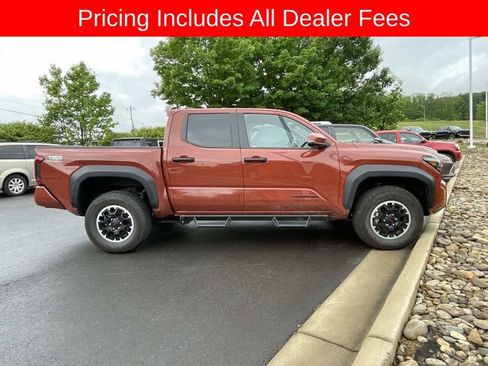 Used 2025 Toyota Tacoma TRD Off-Road w/ TRD Off Road Upgrade Package AWD/4WD image 11