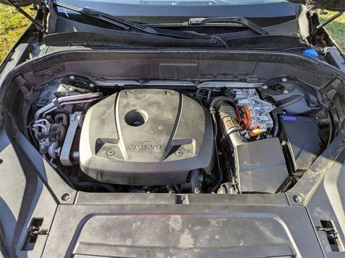 Used 2016 Volvo XC90 T8 Momentum w/ Vision Package image 31