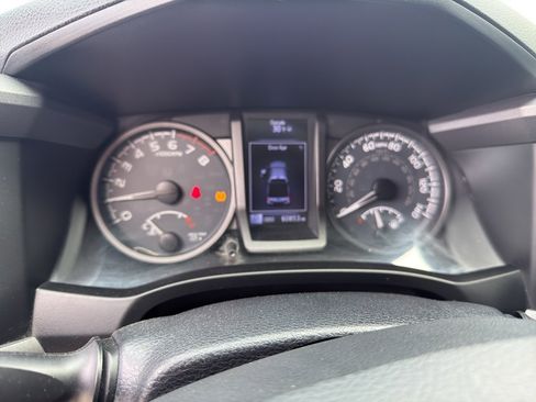 Used 2019 Toyota Tacoma TRD Off-Road image 12