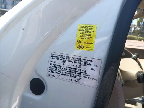 Used 2015 Nissan Frontier SV RWD image 29