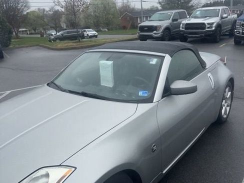 Used 2005 Nissan 350Z Enthusiast w/ (S02) Side Air Bags Pkg image 13