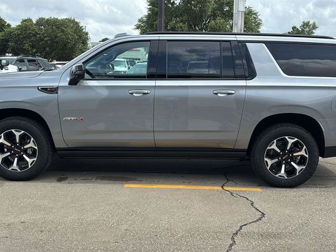 New 2026 GMC Yukon XL AT4 w/ AT4 Premium Package AWD/4WD image 4