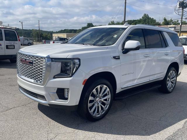 Used 2024 GMC Yukon Denali w/ Advanced Technology Package AWD/4WD image 9