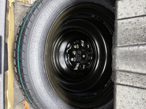 Used 2018 Toyota Avalon Limited w/ All Weather Liner Package image 39