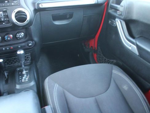 Used 2015 Jeep Wrangler Unlimited Sahara AWD/4WD image 16
