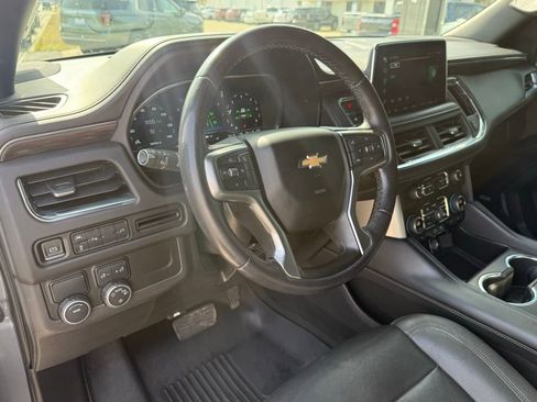 Used 2022 Chevrolet Suburban LT RWD image 7