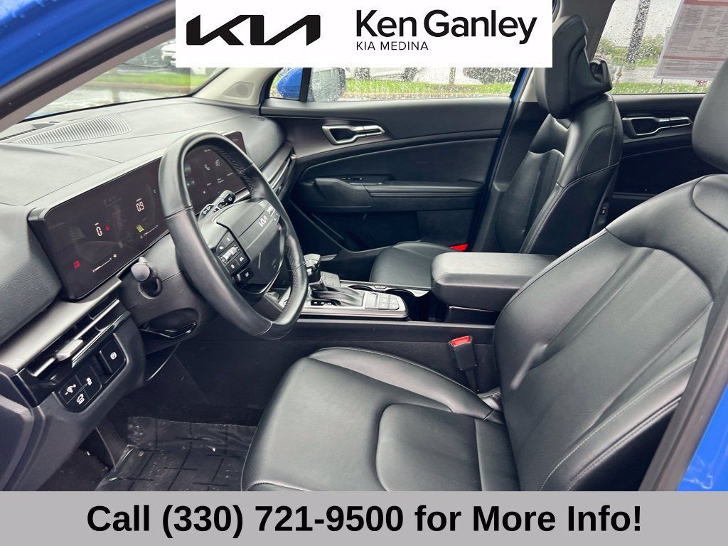 Certified 2026 Kia Sportage EX w/ EX Panorama Roof Package FWD image 40
