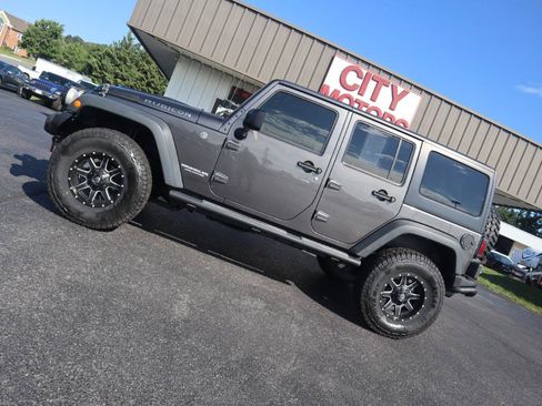 Used 2017 Jeep Wrangler Unlimited Rubicon w/ Cold Weather Group AWD/4WD image 19