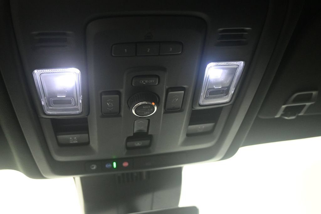 Used 2024 GMC Yukon Denali w/ Denali Reserve Package AWD/4WD image 40