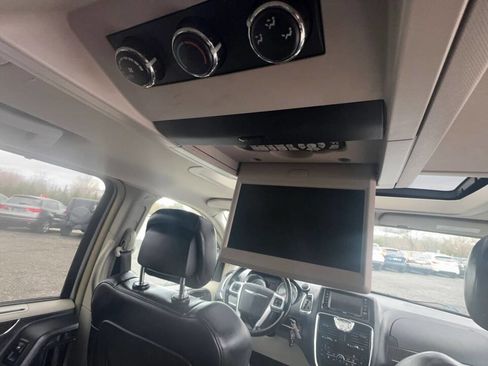 Used 2011 Chrysler Town & Country Limited w/ Trailer Tow Group image 19