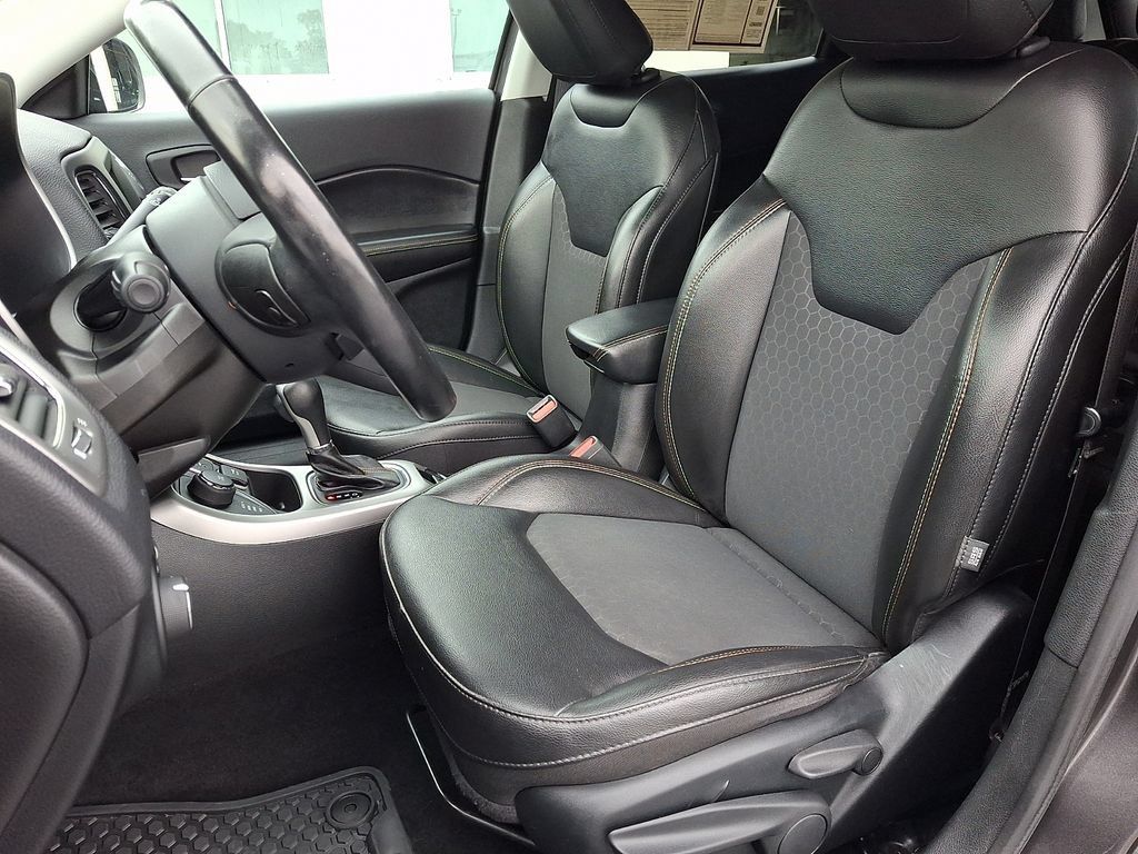 Used 2019 Jeep Compass Latitude w/ Cold Weather Group AWD/4WD image 15