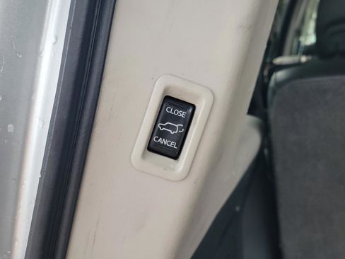 Used 2012 Nissan Armada Platinum image 37