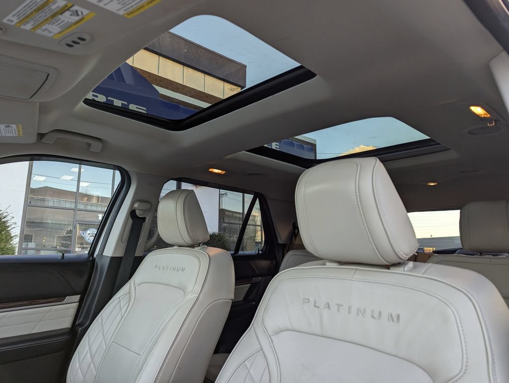 Used 2018 Ford Explorer Platinum AWD/4WD image 30