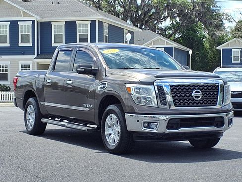 Used 2017 Nissan Titan SV image 28