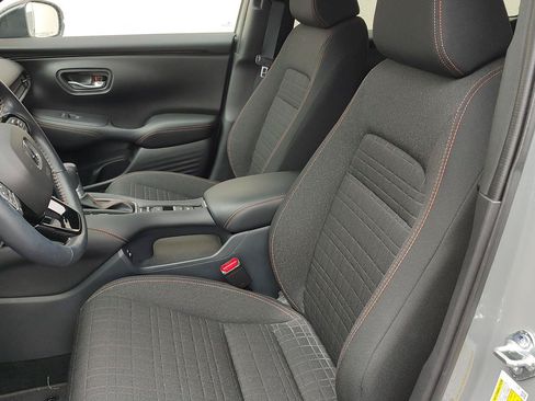 Used 2025 Honda HR-V Sport image 2