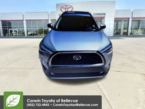 Used 2023 Toyota Corolla Cross XLE w/ Convenience Package AWD/4WD image 16
