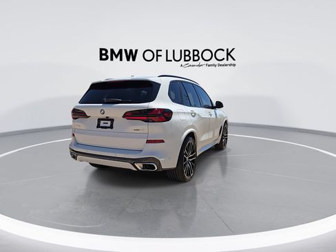 New 2026 BMW X5 xDrive40i w/ M Sport Package AWD/4WD image 8