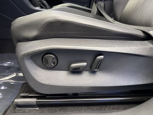 Certified 2024 Volkswagen Tiguan SE R-Line image 12