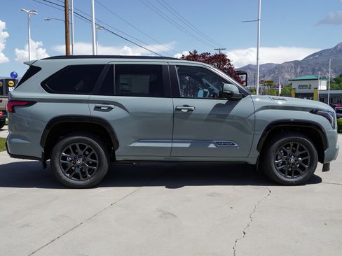 New 2026 Toyota Sequoia Platinum AWD/4WD image 9