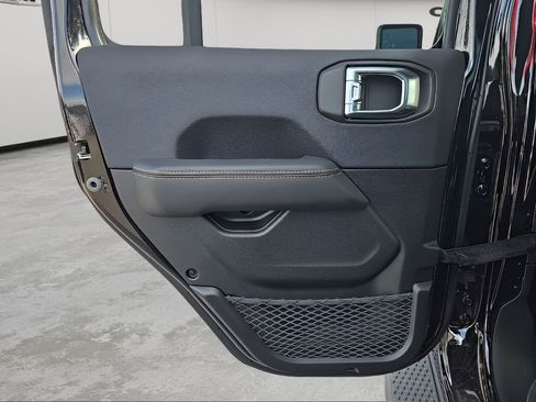 New 2025 Jeep Gladiator Sport image 33