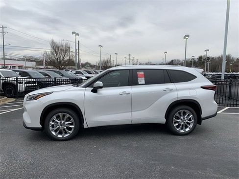 New 2026 Toyota Highlander Limited image 5