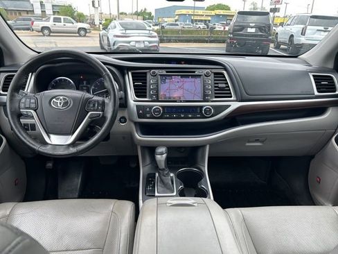 Used 2015 Toyota Highlander Limited Platinum FWD image 19