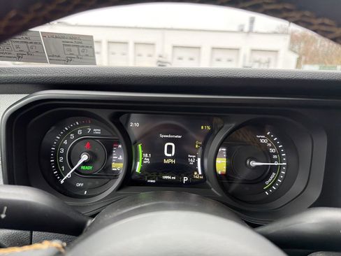 Used 2024 Jeep Wrangler Unlimited image 23