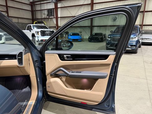 Used 2019 Porsche Cayenne AWD/4WD image 24