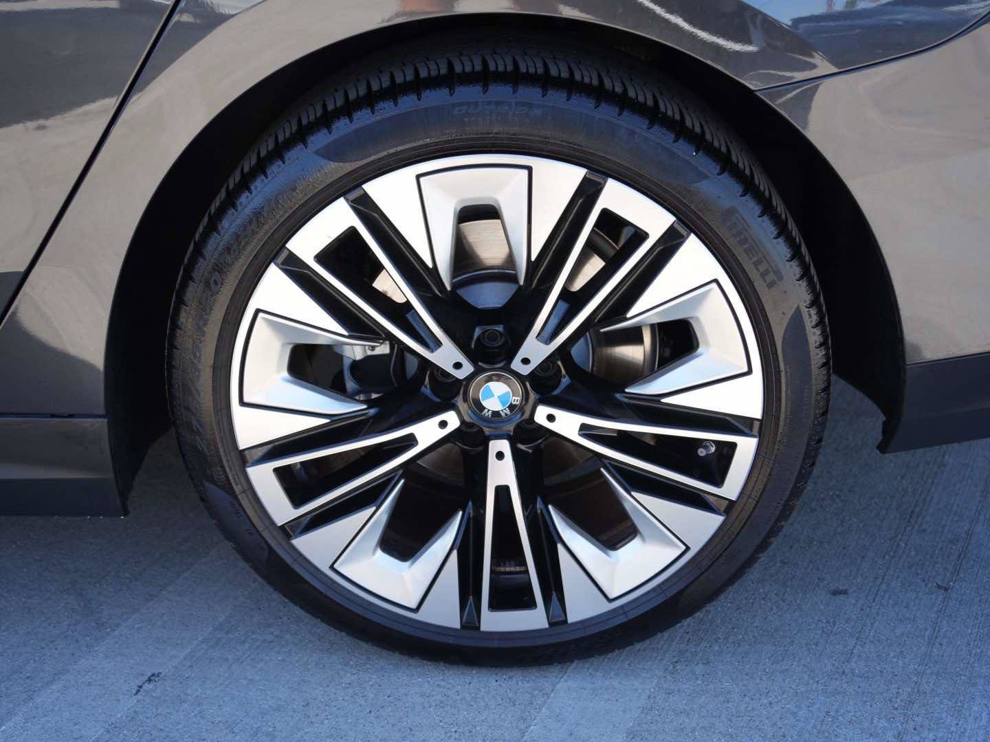 Used 2026 BMW 530i RWD image 6