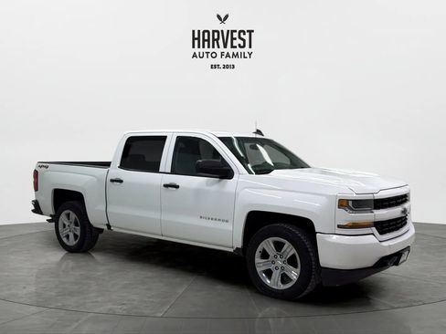 Used 2018 Chevrolet Silverado 1500 Custom w/ Custom Value Package AWD/4WD image 9