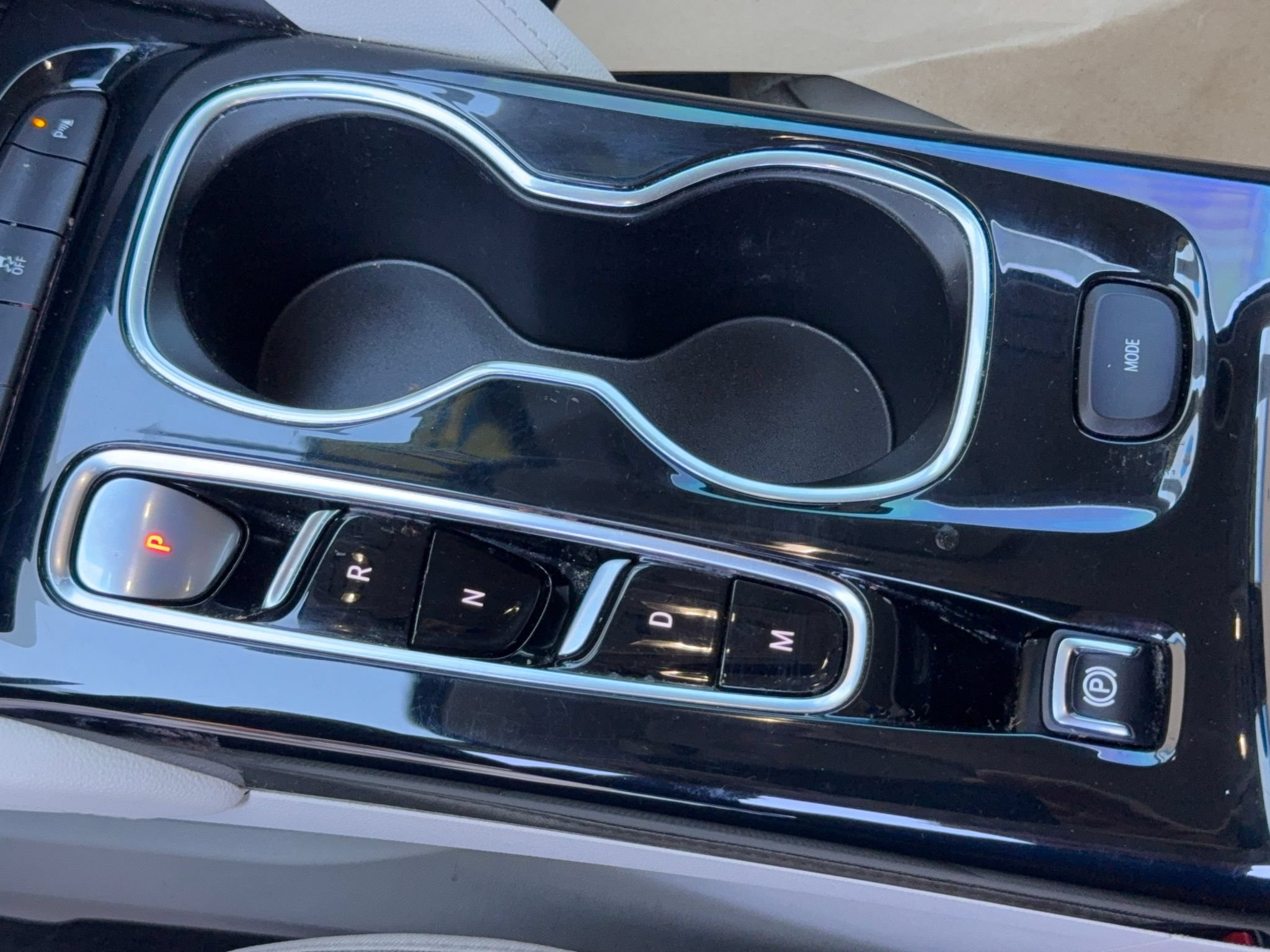 Used 2021 Buick Envision Essence w/ Technology Package I FWD image 21