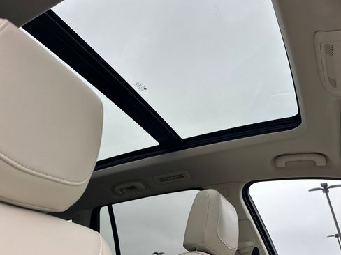 Certified 2025 Cadillac XT6 Premium Luxury image 18