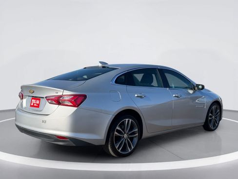 Used 2022 Chevrolet Malibu LT FWD image 4