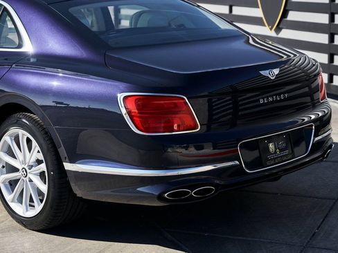 Used 2024 Bentley Flying Spur V8 image 10