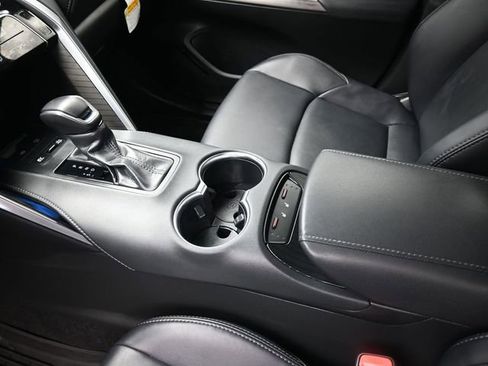 Used 2024 Toyota Venza Nightshade image 9