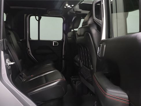 Used 2020 Jeep Gladiator Rubicon w/ Dual Top Group AWD/4WD image 17