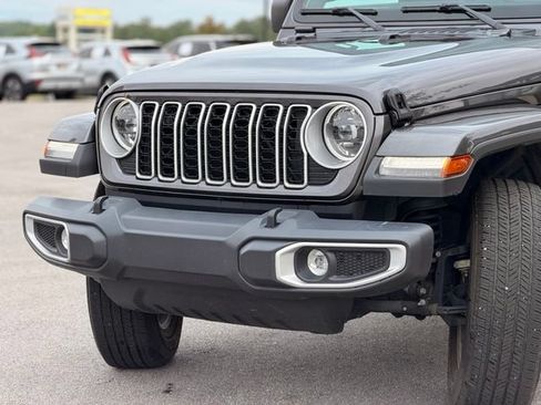 Used 2025 Jeep Wrangler Unlimited Sahara AWD/4WD image 6