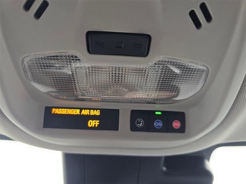 Certified 2025 Chevrolet Trax LT w/ LT Convenience Package image 28