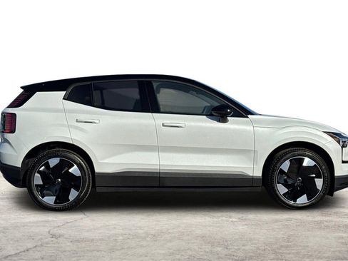 New 2026 Volvo EX30 Plus w/ Climate Package image 8