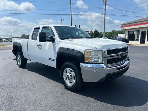 Used 2009 Chevrolet Silverado 2500 W/T AWD/4WD image 3