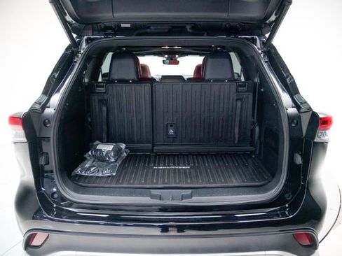 Used 2023 Toyota Highlander XSE AWD/4WD image 13