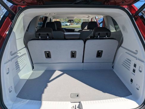 Used 2025 GMC Acadia Denali w/ LPO, Floor Liner Package FWD image 17