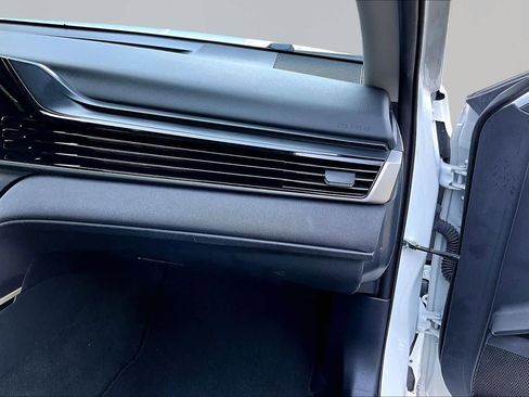 Used 2025 Toyota Camry LE w/ Convenience Package FWD image 19