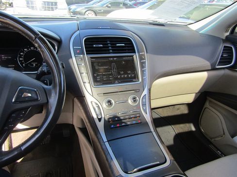 Used 2016 Lincoln MKX Reserve w/ Technology Package image 11