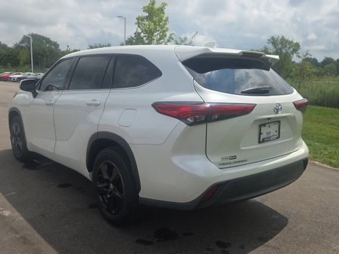 Used 2021 Toyota Highlander L FWD image 13