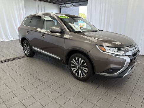 Used 2020 Mitsubishi Outlander FWD image 3