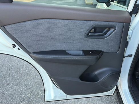 Used 2022 Nissan Rogue S AWD/4WD image 17